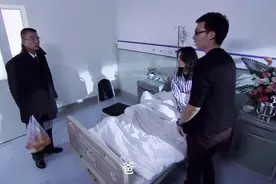 女子同时交往两个有钱男友，不料他们居然是父子俩视频封面