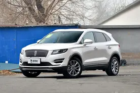 进口豪华SUV，价格很入门品质很高，四驱大五座，实拍林肯MKC图片