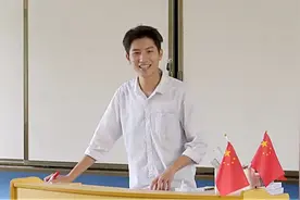 广西95后回乡教书只为陪爷爷奶奶，还因这事被央视报道！图片