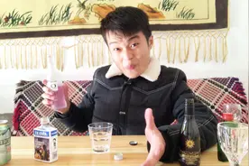 试喝5款不同种类的“酒”鸡尾酒最好喝！小伙喝完估计就要躺下了视频封面