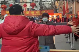 隔空的拥抱，却比任何一次都暖！图片