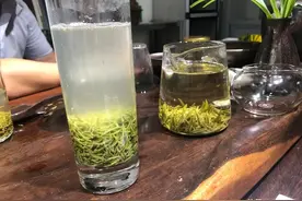 信阳毛尖浑浊的好还是清澈的好？听听非遗传承人和信阳市长怎么说图片