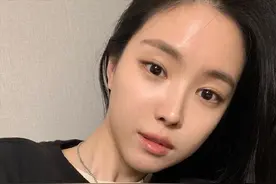 孙娜恩ins更新私服，敬业的代言人图片