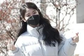 《素媛》小女孩长大了，15岁已亭亭玉立，清纯短裙造型好漂亮图片