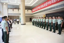【要闻】陈文华慰问武警官兵图片