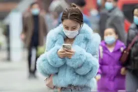 主题命名为“匆匆”，比较恰当，匆匆发信息，匆匆赶路，一组生命图片