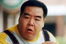 “肥猫”郑则仕：昔日影帝，被坑后欠一身债，妻子始终不离不弃图片