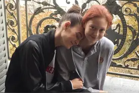 老佛爷生前最后的灵感缪斯！一双狐狸眼太勾人，甩同性男友后嫁人图片