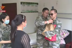 “你在妈妈心中永远是个孩子！”英雄母亲终于道出最幸福的时刻图片