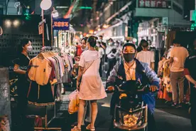 武汉的夜市经济重启了！价廉物美，小年轻小情侣们最爱来这里图片