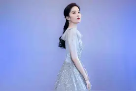 刘亦菲晒唐嫣美照为其庆生，自14年互送祝福，却因黑白照被质疑图片