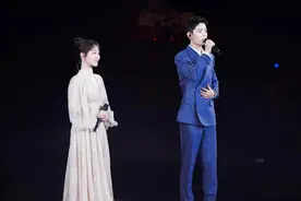 杨紫肖战合唱情歌，甜到上头，又被吐槽造型太丑，杨紫回复太可爱图片