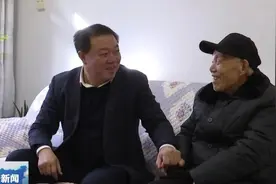 永济市委书记孙中全、市长黄亚平春节期间登门慰问老干部图片
