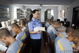 辛苦考上监狱警察，年薪虽然6位数，但背后也有辛酸图片