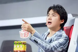 《最强大脑》郭麒麟成“笑”果担当，随机分组四大战队成立图片