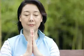 62岁退休阿姨的择偶标准：男人想娶我，就得满足我4个要求图片
