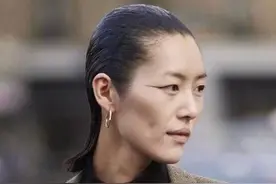超模刘雯暴瘦后沧桑“十岁”，脸颊凹陷颧骨凸，瞬间不想减肥了图片