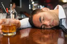 喝酒的男人和不喝酒的男人，区别那么大图片