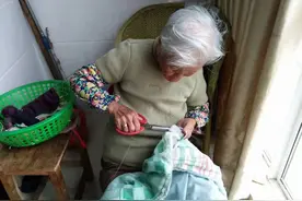 建议农村老人用土地换社保，每月领取养老金图片