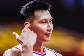 易建联：还不知道何时能复出 希望张镇麟的惊艳表现越来越多图片