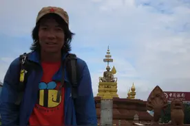 中国小伙骑行柬埔寨，在肯德基休息被驱离，深夜流浪街头无处安身图片