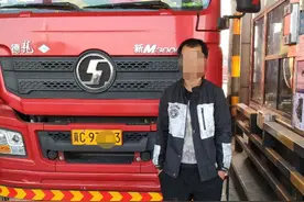 持B2驾驶证开牵引车上高速 男子驾照一次记12分并降级图片