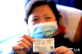 首趟乌鲁木齐至西安动车开行图片