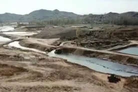 央视记者暗访非法采砂向河务局举报 回电者竟是砂场老板视频封面