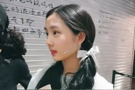 黄磊女儿多多近照曝光，15岁已显明星范！气质美貌不输母亲孙莉图片