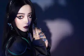 范冰冰穿紧身衣变身女战士 蝙蝠翼眼妆个性又独特图片