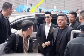 “最帅”保镖刘忠巍，被黄晓明开除后得邓超赏识，娶了孙俪经纪人图片