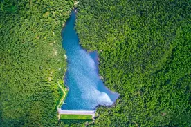 川南这座城竟藏着3片“海”，竹林泛舟、溶洞漂流，超巴适图片