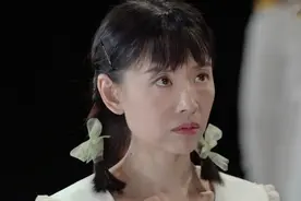 40岁董洁被槽显老，法令纹眼纹遮不住，冷清秋颜值巅峰一去不回图片