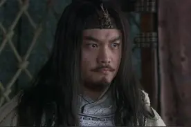 马超惧怕赵云，这是为什么？他在与张飞许褚对战时暴露一武功弱点图片