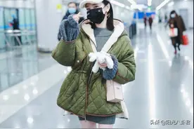 太拼了！女星为了博眼球，在零下几度的机场露大腿，走出纯欲风图片