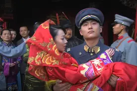 男仆大胆追求格格，却被格格毁容，10年后化身军阀复仇，国产片图片