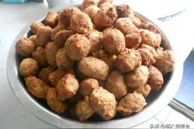 干炸肉丸子，掌握好调馅方法，记住4点窍门，肉丸外酥里嫩不发硬图片