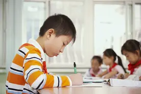 小学四年、初中三年、高中二年？深圳、成都等地教育部门辟谣图片