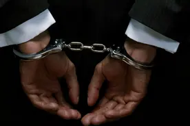 从拮据度日到挥金如土！80后行长在夜总会一晚消费五六万，坦言“贪念像吗啡”图片