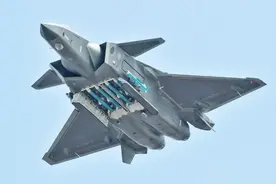 中国歼-20战机大特写曝光，与F-22、F-35、苏-57弹舱比哪家强？图片