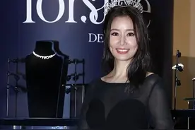 二胎实锤？林心如久违露面，侧身肚子隆起没腰线，全程捧腹显孕相图片