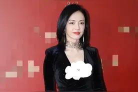41岁姚晨活动生图曝光，粗壮大腿吸睛，近照满脸细纹老太快？图片