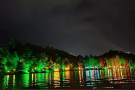 如果不用考虑柴米油盐，我会一直在旅行的路上—夜晚的两江四湖图片