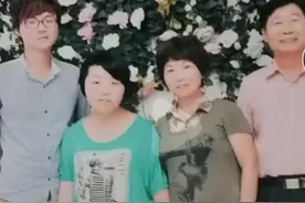 姚策堂姐又火了！拉杜妈智障女儿开直播，引导她说想郭威弟弟图片