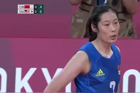 美国女排追发朱婷收奇效！郎平称赞李盈莹，为何不早些换她上呢？图片