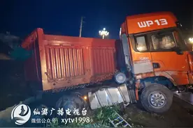 惊险！事发仙游！一大货车竟“飞”上民房？（附视频）图片