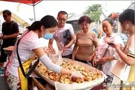 忻州大学生在古城美食一条街创业，胖哥香酥石头饼一级棒图片