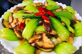 怎样炒好一盘青菜？最忌直接下锅，教你2方法，又脆又好吃还不黑图片