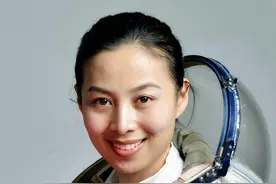 女航天员王亚平惊若翩鸿！还有拼命三郎 手套女王 山东姑娘为何惊艳图片