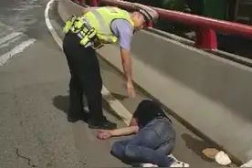 凌晨，南昌洪都高架上！躺着2名男子图片